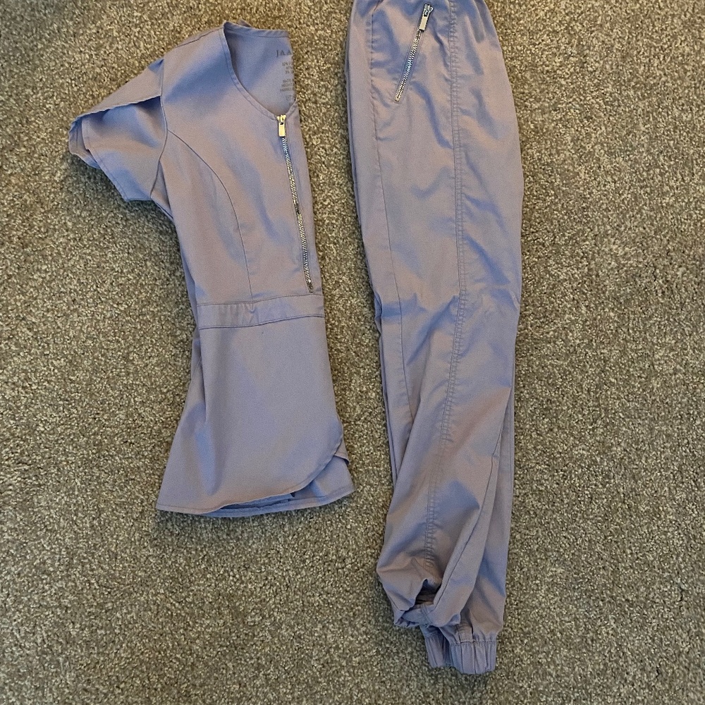 Jaanuu Scrubs